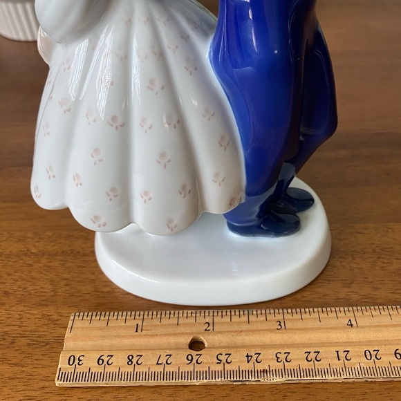 Bing & Grondahl Danish Boy & Girl Porcelain Figurine by Claire Weiss 1970s B&G - Picture 10 of 10